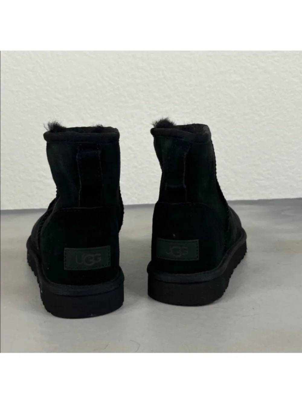 UGG Women's Classic Mini II Black Sueded Sherpa Pull on Winter Boots